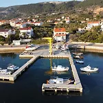 דירה And Boat Petra Spanjol - Crane And Moorings *