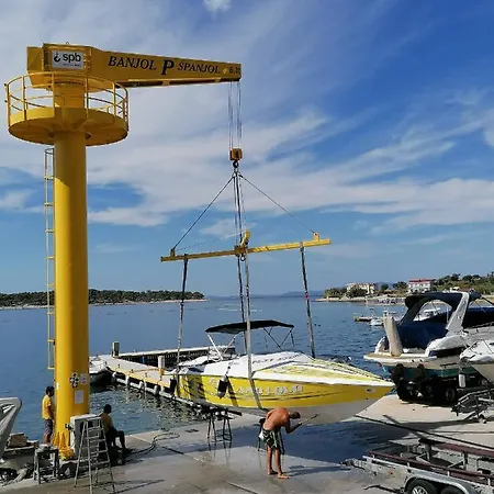 Apartament And Boat Petra Spanjol - Crane And Moorings