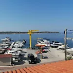 And Boat Petra Spanjol - Crane And Moorings *