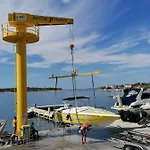 Lejlighed And Boat Petra Spanjol - Crane And Moorings