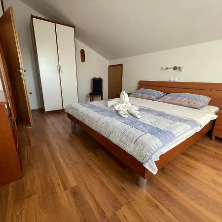 Apartament And Boat Petra Spanjol - Crane And Moorings *