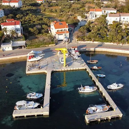 Апартаменты And Boat Petra Spanjol - Crane And Moorings *