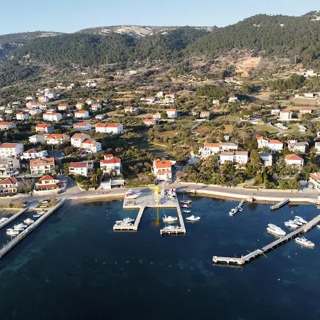Апартаменты And Boat Petra Spanjol - Crane And Moorings *