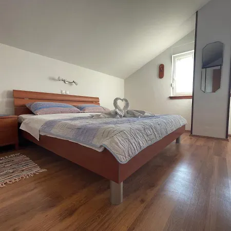 Apartament And Boat Petra Spanjol - Crane And Moorings *